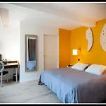 Le Prieure Et La 3* Amiens