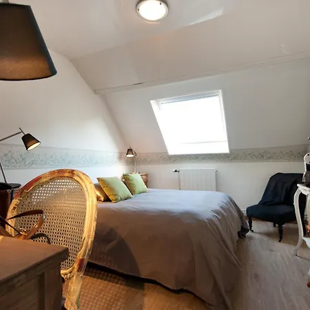 Le Prieure Et La אמיינס